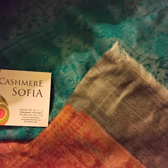 Sofia Cashmere Wrap/Scarf NWTS - Picture 9 of 13